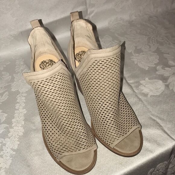 Vince Camuto Kensa peep toe heels bootie Sz 10M FIRM on PRICE - Picture 1 of 7